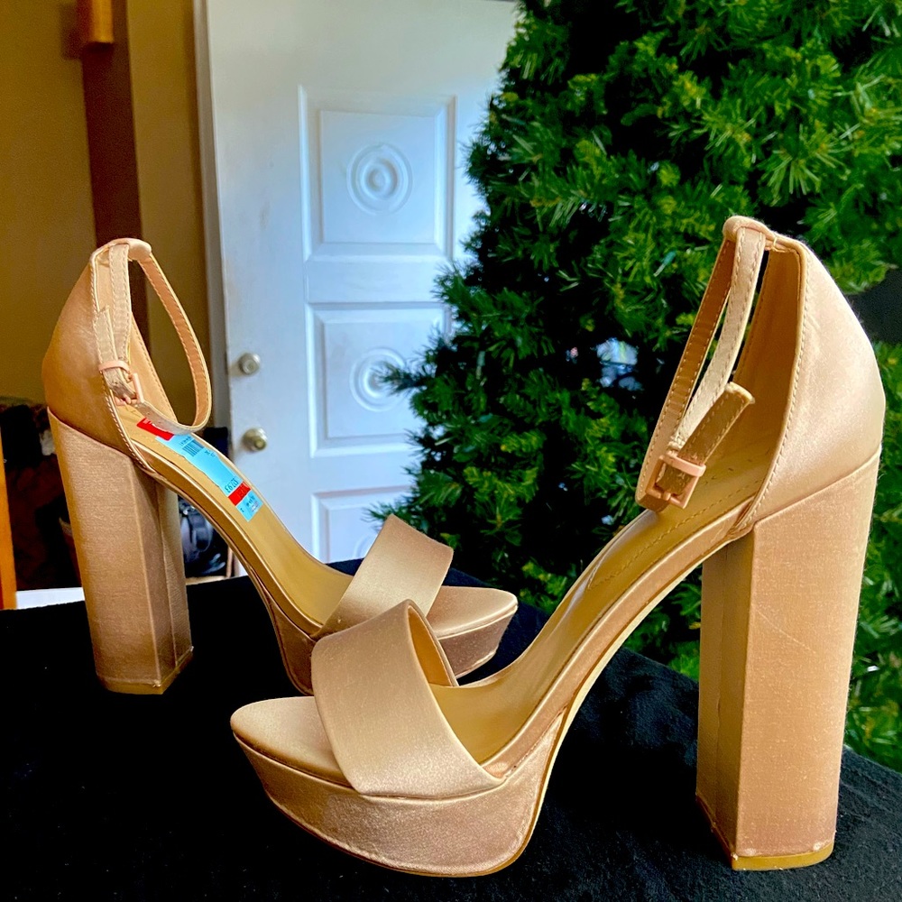 Aldo 4 inch Satin Platform Heels. Color: soft Rose/Tan color.  New Size 9